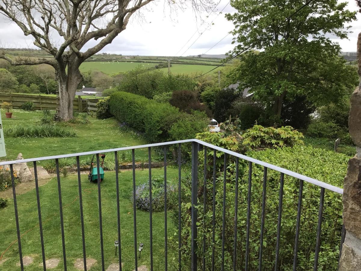 Cozy Camborne Studio Retreat With Two Single Beds Exterior photo