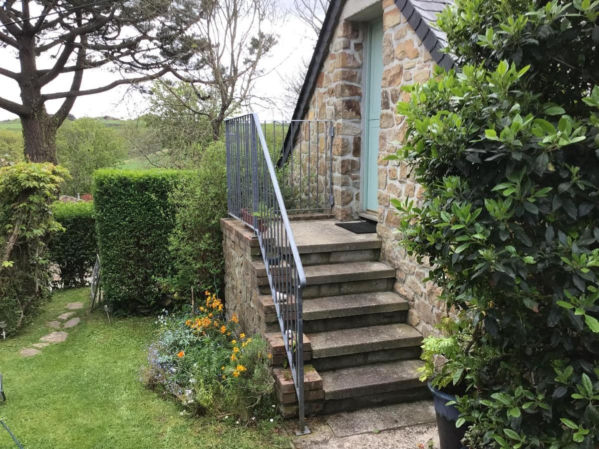 Cozy Camborne Studio Retreat With Two Single Beds Exterior photo