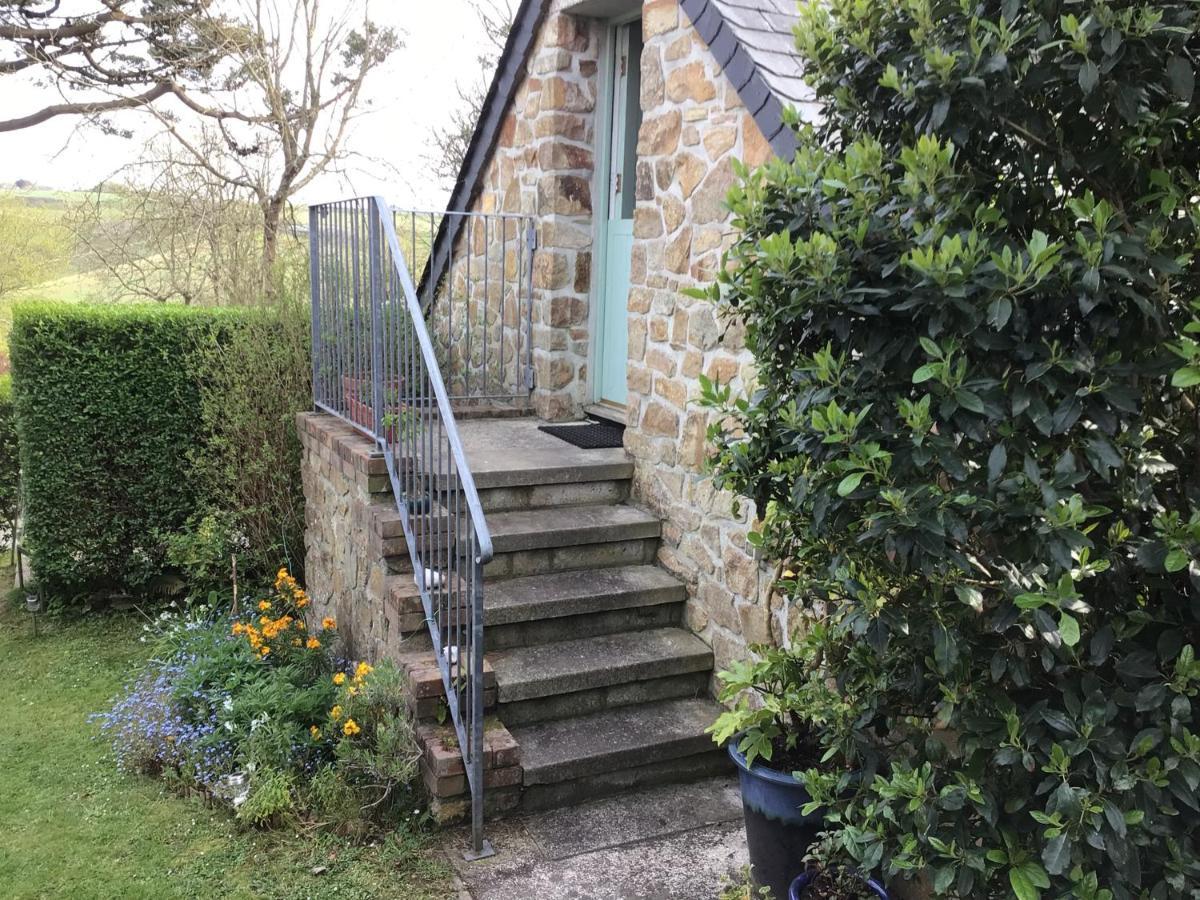 Cozy Camborne Studio Retreat With Two Single Beds Exterior photo