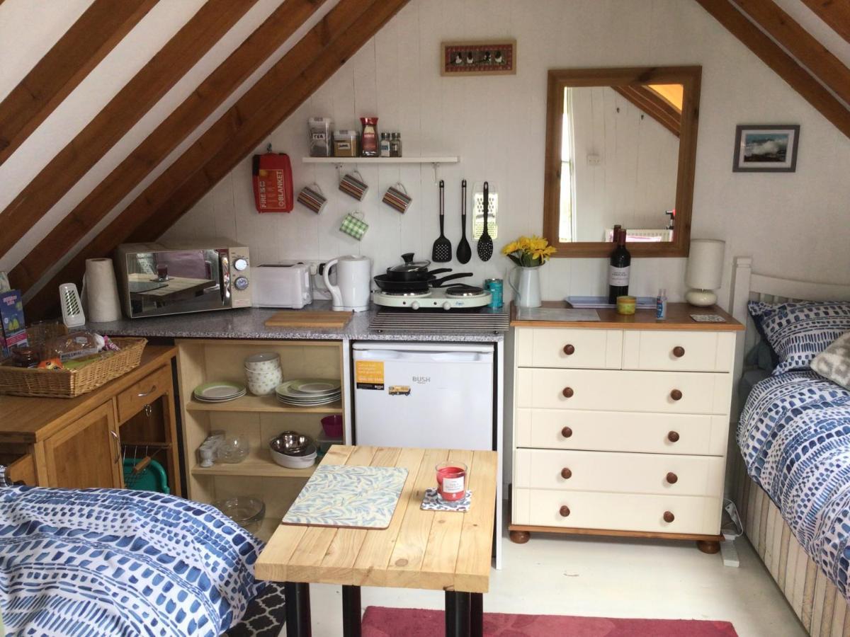 Cozy Camborne Studio Retreat With Two Single Beds Exterior photo